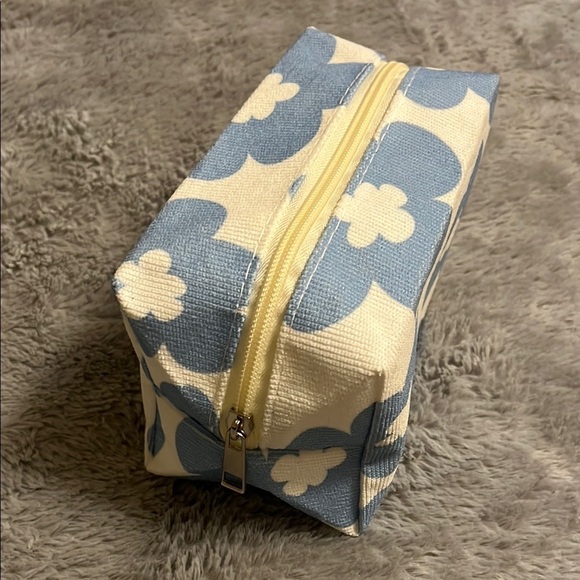 Floral Canvas Cosmetic Bag - Blue and Cream - Picture 2 of 5